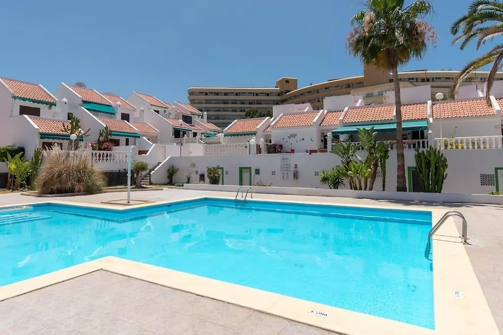 Modern 3 Bedroom Villa With Hot Tub In Costa Adeje Španělsko