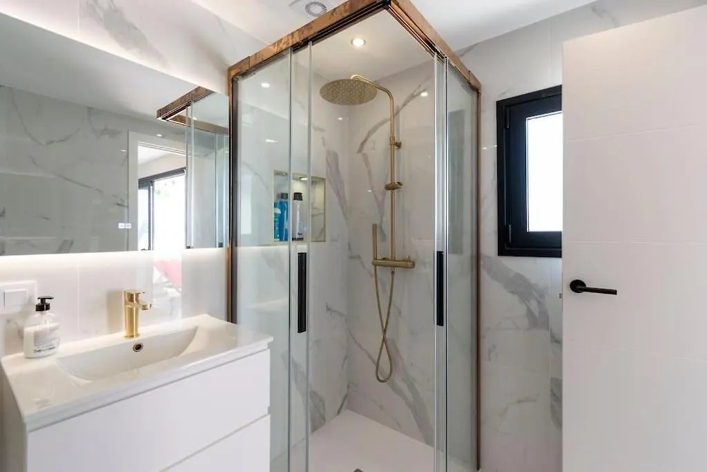Modern 3 Bedroom Villa With Hot Tub In Costa Adeje