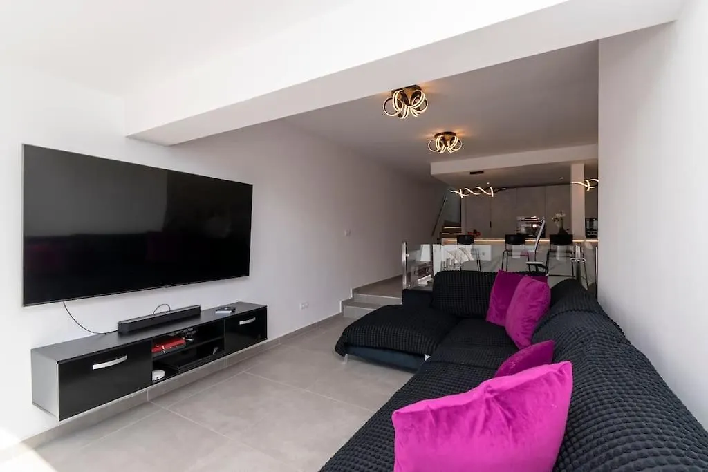 Modern 3 Bedroom Villa With Hot Tub In Costa Adeje Costa Adeje (Tenerife)