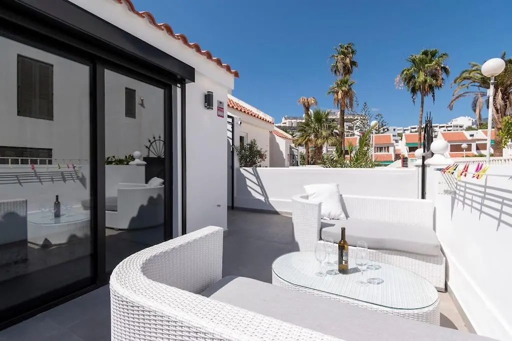 Modern 3 Bedroom Villa With Hot Tub In Costa Adeje  Costa Adeje (Tenerife)