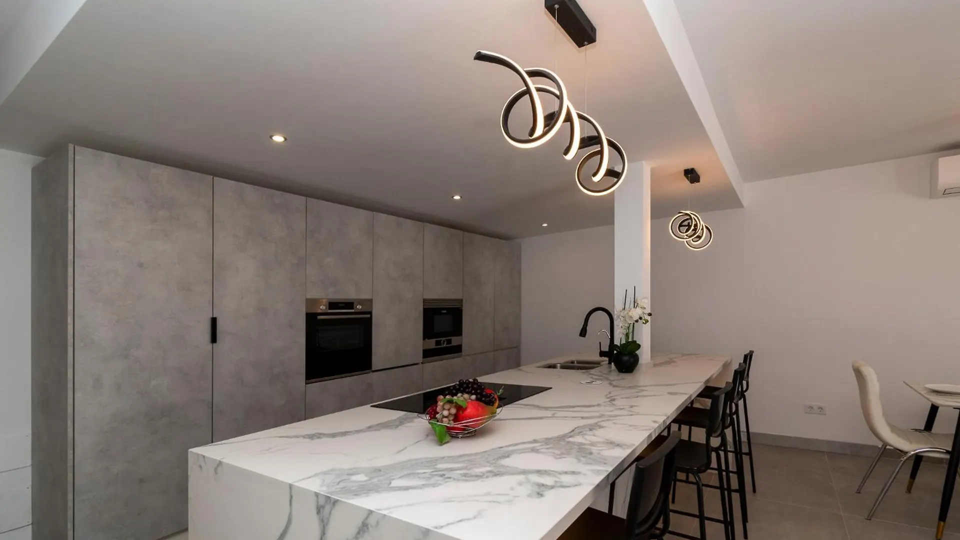Modern 3 Bedroom Villa With Hot Tub In Costa Adeje